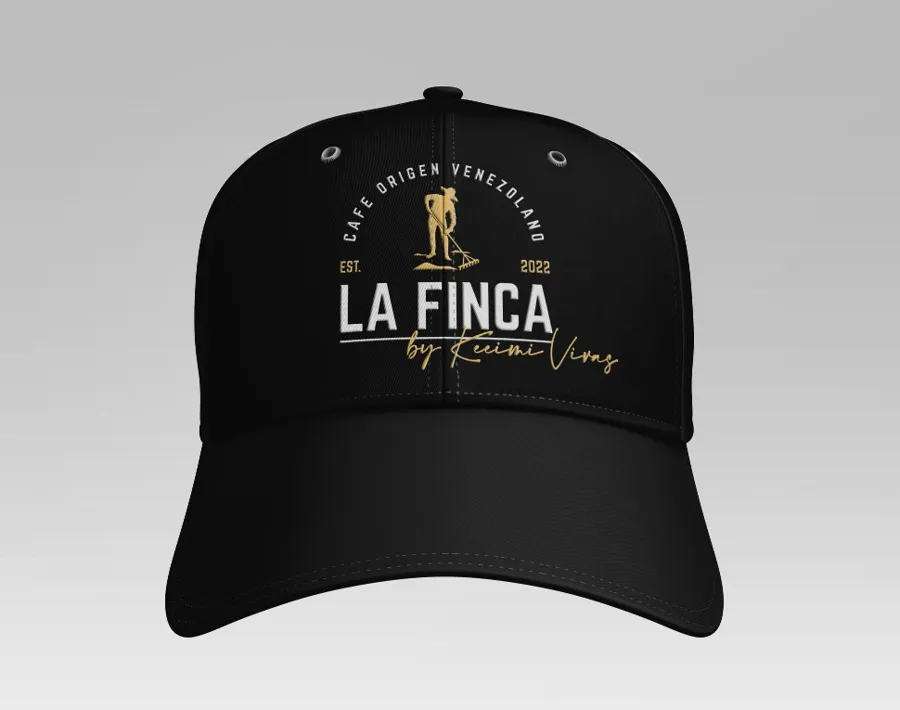 Gorra negra de La Finca en colores clásicos