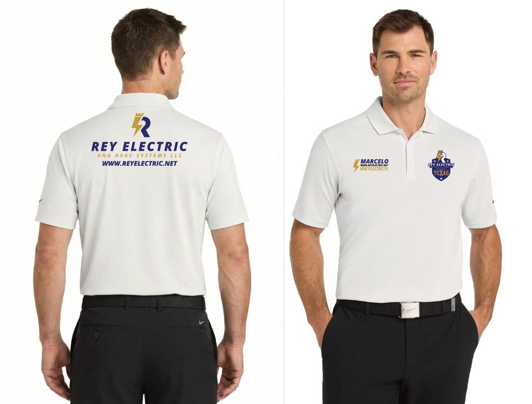 Polo blanco de Rey Electric, espalda con el logo y frente con nombre bordado y escudo